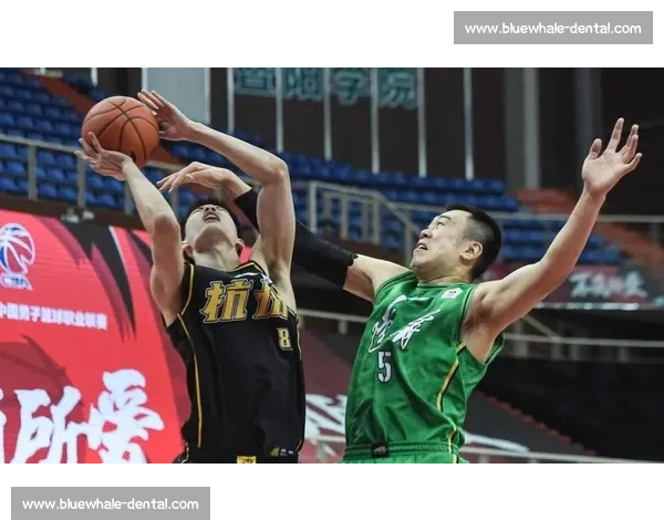 CBA焦点对决：四川主场鏖战北京 谁能笑到最后引发球迷热议